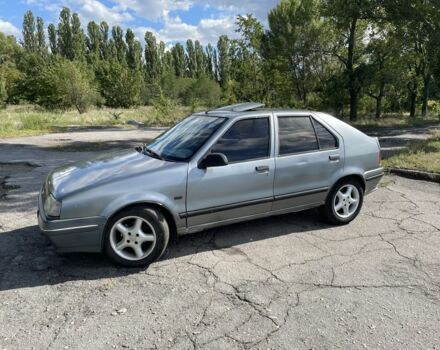 Серый Рено 19, объемом двигателя 1.9 л и пробегом 500 тыс. км за 1200 $, фото 2 на Automoto.ua