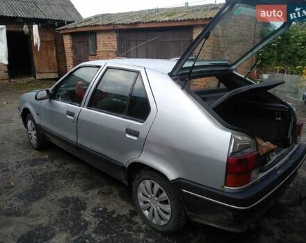 Серый Рено 19, объемом двигателя 1.4 л и пробегом 280 тыс. км за 1500 $, фото 5 на Automoto.ua