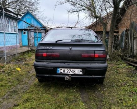 Серый Рено 19, объемом двигателя 1.4 л и пробегом 300 тыс. км за 303 $, фото 2 на Automoto.ua