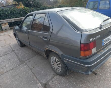 Серый Рено 19, объемом двигателя 1.67 л и пробегом 328 тыс. км за 600 $, фото 2 на Automoto.ua