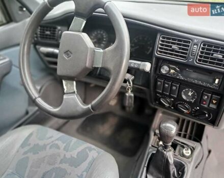 Серый Рено 19, объемом двигателя 1.8 л и пробегом 200 тыс. км за 848 $, фото 2 на Automoto.ua