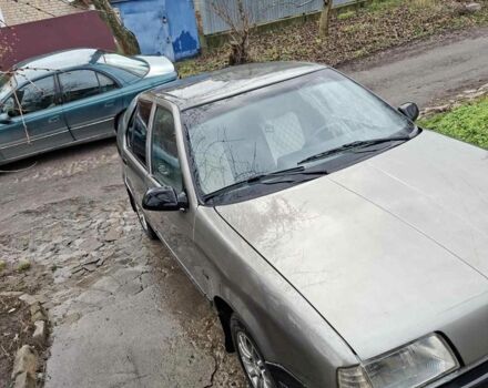 Серый Рено 19, объемом двигателя 1.7 л и пробегом 300 тыс. км за 599 $, фото 3 на Automoto.ua