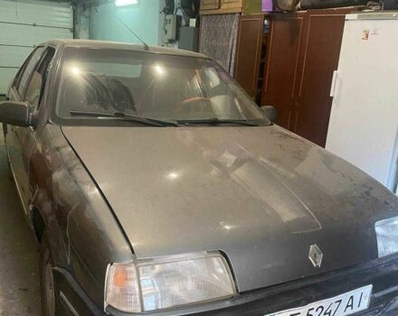 Серый Рено 19, объемом двигателя 1.6 л и пробегом 227 тыс. км за 600 $, фото 3 на Automoto.ua