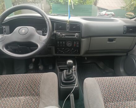Сірий Рено 19, об'ємом двигуна 1.7 л та пробігом 300 тис. км за 1650 $, фото 7 на Automoto.ua