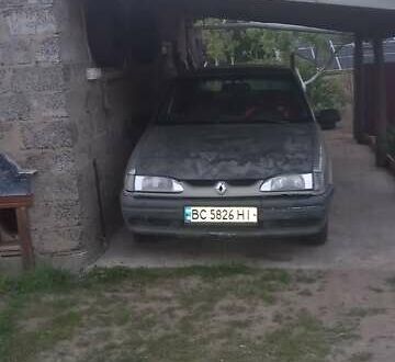 Рено 19 1989 у Львові на Automoto.ua Сірий Рено 19, об'ємом двигуна 1.4 л та пробігом 322 тис. км за 600 $, фото 1 на Automoto.ua