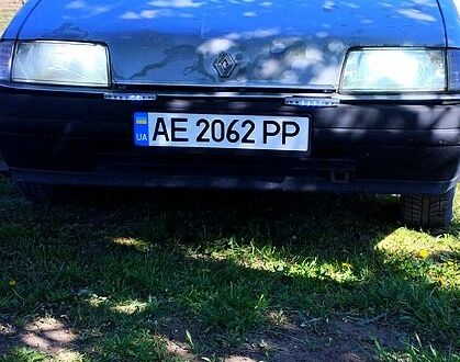 Рено 19 1990 у Дніпро (Дніпропетровську) на Automoto.ua Сірий Рено 19, об'ємом двигуна 1.3 л та пробігом 200 тис. км за 1000 $, фото 1 на Automoto.ua