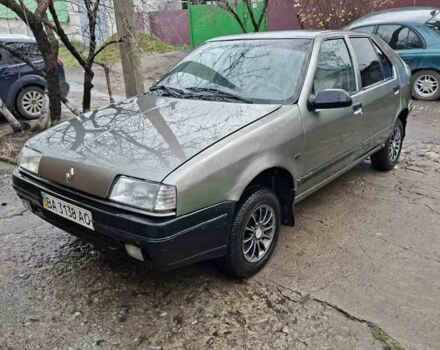Серый Рено 19, объемом двигателя 1.7 л и пробегом 300 тыс. км за 599 $, фото 1 на Automoto.ua