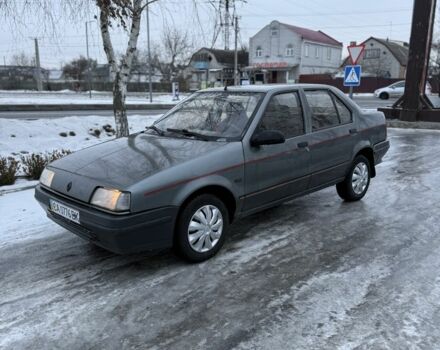 Серый Рено 19, объемом двигателя 1.4 л и пробегом 300 тыс. км за 1300 $, фото 1 на Automoto.ua