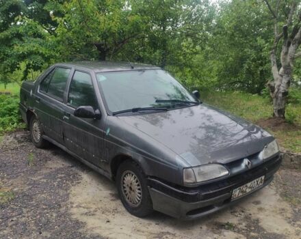 Серый Рено 19, объемом двигателя 1.7 л и пробегом 300 тыс. км за 850 $, фото 1 на Automoto.ua