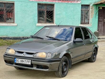 Рено 19 1994 у Немирове на Automoto.ua Сірий Рено 19, об'ємом двигуна 1.7 л та пробігом 300 тис. км за 650 $, фото 1 на Automoto.ua