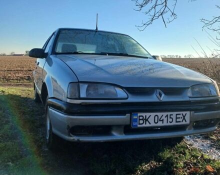 Серый Рено 19, объемом двигателя 0 л и пробегом 300 тыс. км за 900 $, фото 1 на Automoto.ua