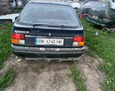 Синій Рено 19, об'ємом двигуна 1.4 л та пробігом 300 тис. км за 450 $, фото 1 на Automoto.ua