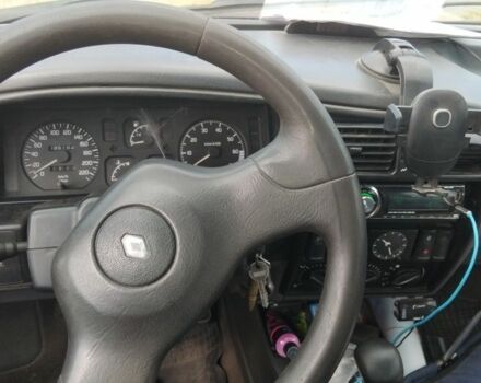 Синий Рено 19, объемом двигателя 1.7 л и пробегом 395 тыс. км за 1150 $, фото 4 на Automoto.ua