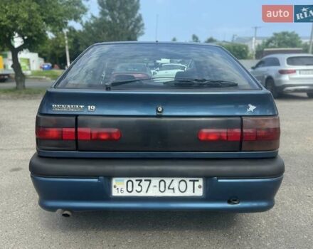 Синій Рено 19, об'ємом двигуна 1.7 л та пробігом 400 тис. км за 1999 $, фото 6 на Automoto.ua