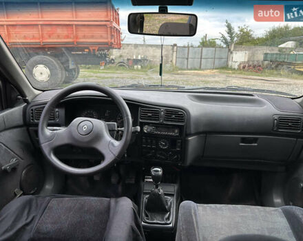 Синій Рено 19, об'ємом двигуна 1.72 л та пробігом 250 тис. км за 950 $, фото 6 на Automoto.ua