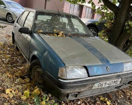 Синий Рено 19, объемом двигателя 1.7 л и пробегом 180 тыс. км за 300 $, фото 4 на Automoto.ua