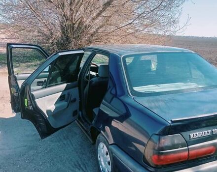 Синий Рено 19, объемом двигателя 1.4 л и пробегом 280 тыс. км за 1300 $, фото 16 на Automoto.ua