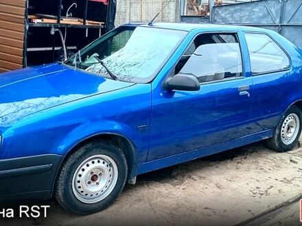 Синий Рено 19, объемом двигателя 1.4 л и пробегом 200 тыс. км за 700 $, фото 1 на Automoto.ua