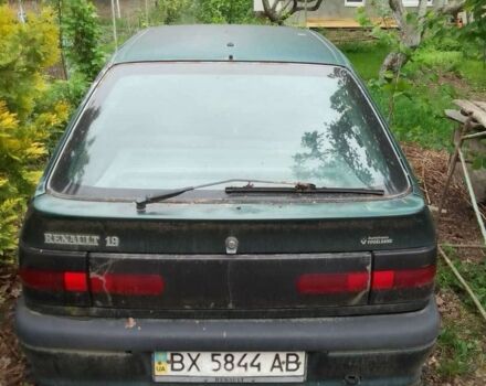 Рено 19 1993 в Хмельницком на Automoto.ua Зеленый Рено 19, объемом двигателя 1.8 л и пробегом 200 тыс. км за 700 $, фото 1 на Automoto.ua