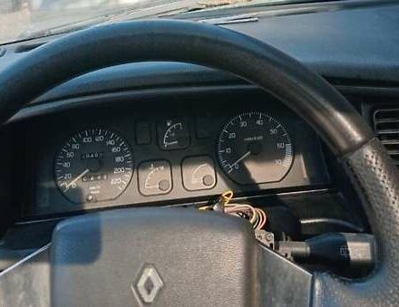 Зеленый Рено 19, объемом двигателя 1.7 л и пробегом 264 тыс. км за 800 $, фото 2 на Automoto.ua