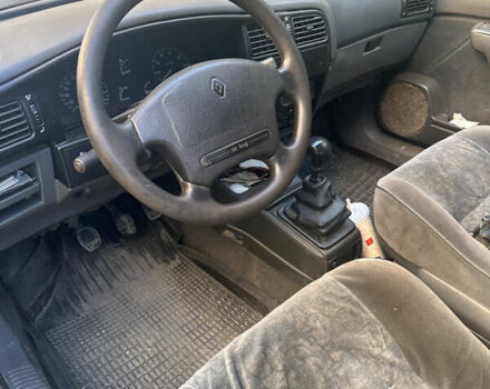 Зелений Рено 19, об'ємом двигуна 1.8 л та пробігом 300 тис. км за 950 $, фото 6 на Automoto.ua