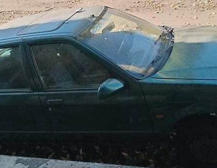 Зеленый Рено 19, объемом двигателя 1.7 л и пробегом 264 тыс. км за 800 $, фото 1 на Automoto.ua