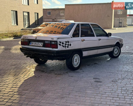 Белый Рено 21, объемом двигателя 1.72 л и пробегом 307 тыс. км за 999 $, фото 3 на Automoto.ua