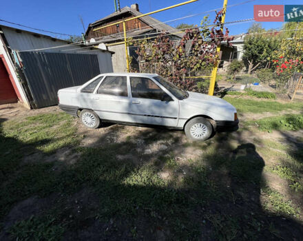 Белый Рено 21, объемом двигателя 1.7 л и пробегом 101 тыс. км за 600 $, фото 3 на Automoto.ua