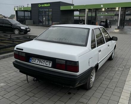Белый Рено 21, объемом двигателя 1.7 л и пробегом 350 тыс. км за 404 $, фото 2 на Automoto.ua