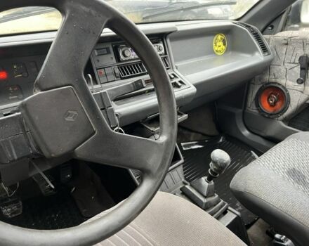 Белый Рено 21, объемом двигателя 1.7 л и пробегом 683 тыс. км за 500 $, фото 5 на Automoto.ua