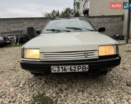 Белый Рено 21, объемом двигателя 1.7 л и пробегом 683 тыс. км за 500 $, фото 7 на Automoto.ua