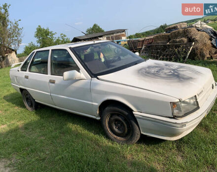 Белый Рено 21, объемом двигателя 2 л и пробегом 153 тыс. км за 599 $, фото 1 на Automoto.ua