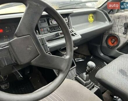 Белый Рено 21, объемом двигателя 1.7 л и пробегом 683 тыс. км за 500 $, фото 4 на Automoto.ua