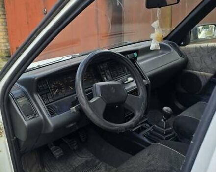 Белый Рено 21, объемом двигателя 1.72 л и пробегом 300 тыс. км за 1000 $, фото 2 на Automoto.ua