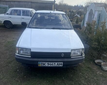 Білий Рено 21, об'ємом двигуна 1.7 л та пробігом 300 тис. км за 300 $, фото 1 на Automoto.ua