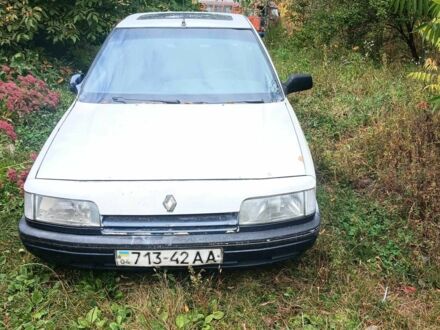 Белый Рено 21, объемом двигателя 1.7 л и пробегом 100 тыс. км за 630 $, фото 1 на Automoto.ua