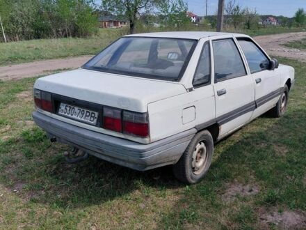 Белый Рено 21, объемом двигателя 0 л и пробегом 800 тыс. км за 500 $, фото 1 на Automoto.ua
