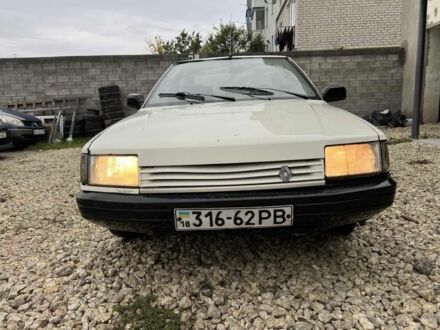 Белый Рено 21, объемом двигателя 1.7 л и пробегом 683 тыс. км за 500 $, фото 1 на Automoto.ua