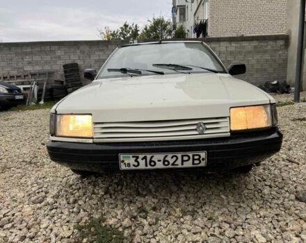 Белый Рено 21, объемом двигателя 1.7 л и пробегом 683 тыс. км за 500 $, фото 1 на Automoto.ua
