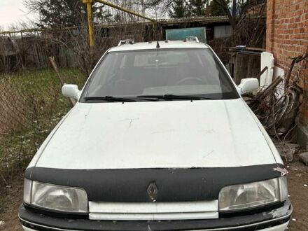 Белый Рено 21, объемом двигателя 1.7 л и пробегом 220 тыс. км за 500 $, фото 1 на Automoto.ua