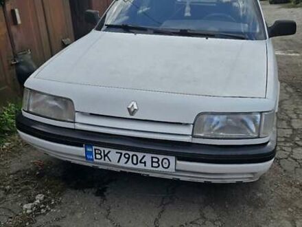 Белый Рено 21, объемом двигателя 1.72 л и пробегом 300 тыс. км за 1000 $, фото 1 на Automoto.ua