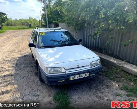 Белый Рено 21, объемом двигателя 2.1 л и пробегом 305 тыс. км за 800 $, фото 1 на Automoto.ua