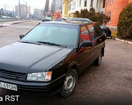 Черный Рено 21, объемом двигателя 2.1 л и пробегом 100 тыс. км за 1300 $, фото 1 на Automoto.ua