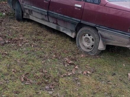 Красный Рено 21, объемом двигателя 1.7 л и пробегом 340 тыс. км за 617 $, фото 1 на Automoto.ua