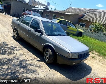 Рено 21, объемом двигателя 2.2 л и пробегом 350 тыс. км за 400 $, фото 1 на Automoto.ua