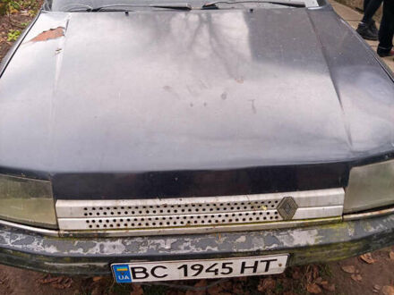 Рено 21, объемом двигателя 1.7 л и пробегом 300 тыс. км за 330 $, фото 1 на Automoto.ua