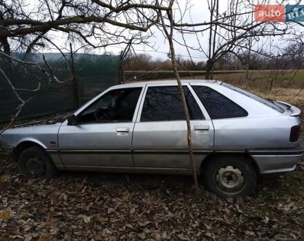Серый Рено 21, объемом двигателя 1.6 л и пробегом 67 тыс. км за 500 $, фото 2 на Automoto.ua