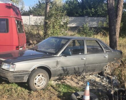 Серый Рено 21, объемом двигателя 1.5 л и пробегом 300 тыс. км за 300 $, фото 1 на Automoto.ua