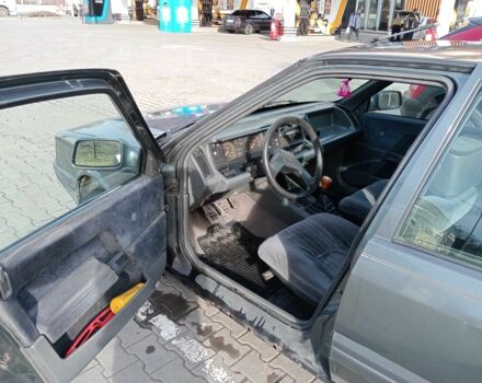 Серый Рено 21, объемом двигателя 1.7 л и пробегом 300 тыс. км за 900 $, фото 2 на Automoto.ua