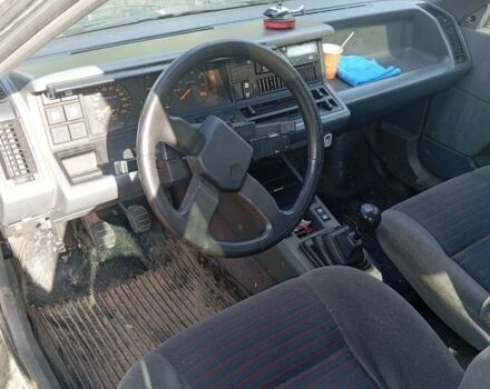 Рено 21 1989 в Кривом Роге на Automoto.ua Серый Рено 21, объемом двигателя 2.2 л и пробегом 302 тыс. км за 720 $, фото 3 на Automoto.ua